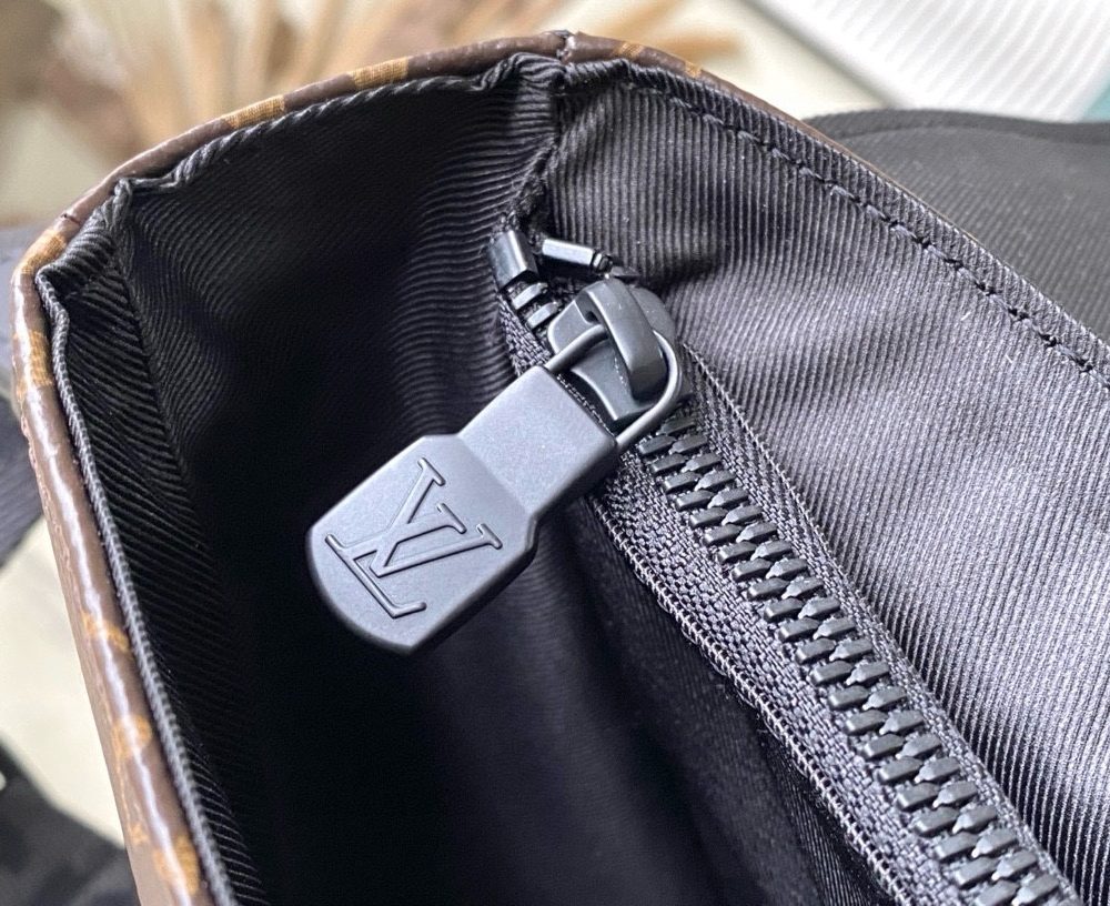 [REP 1:1] Louis Vuitton Monogram Eclipse Montsouris Messenger Shoulder Unique Bag For Women M46685 3 - 34cm