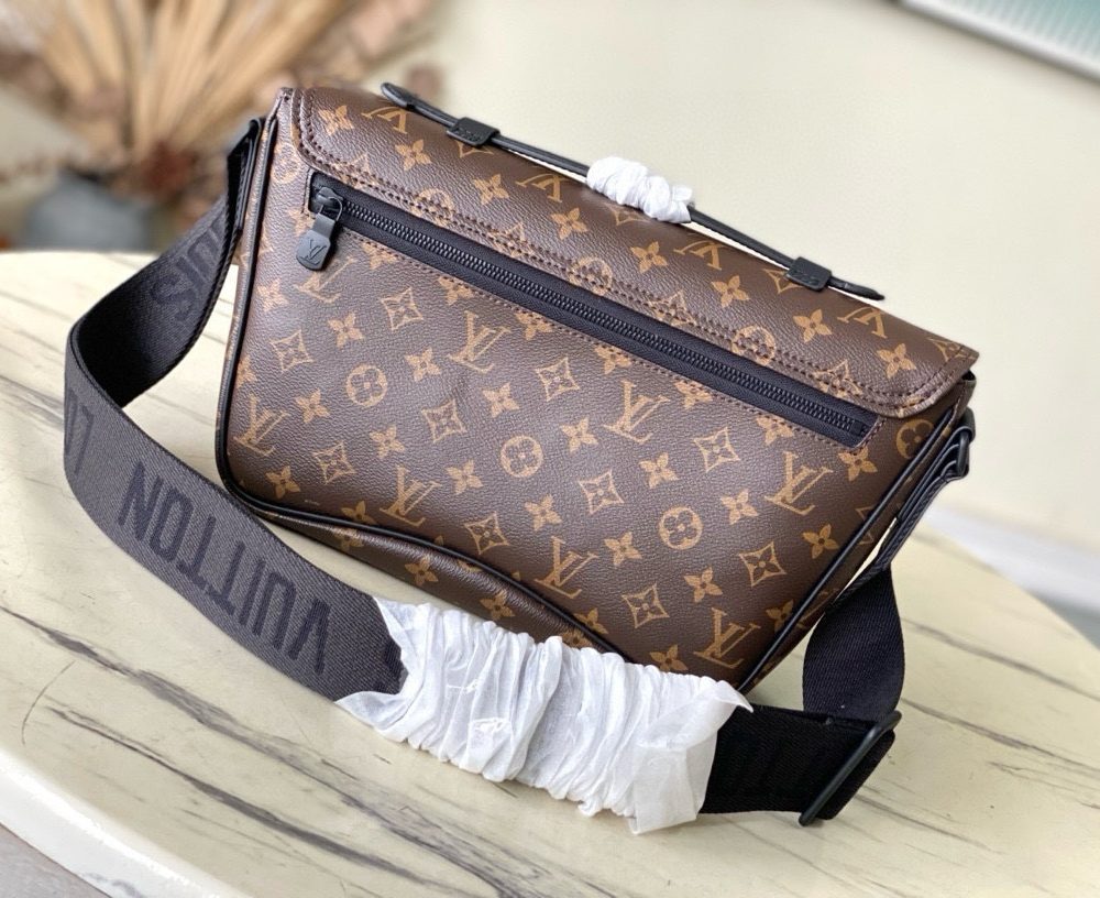 [REP 1:1] Louis Vuitton Monogram Eclipse Montsouris Messenger Shoulder Unique Bag For Women M46685 3 - 34cm