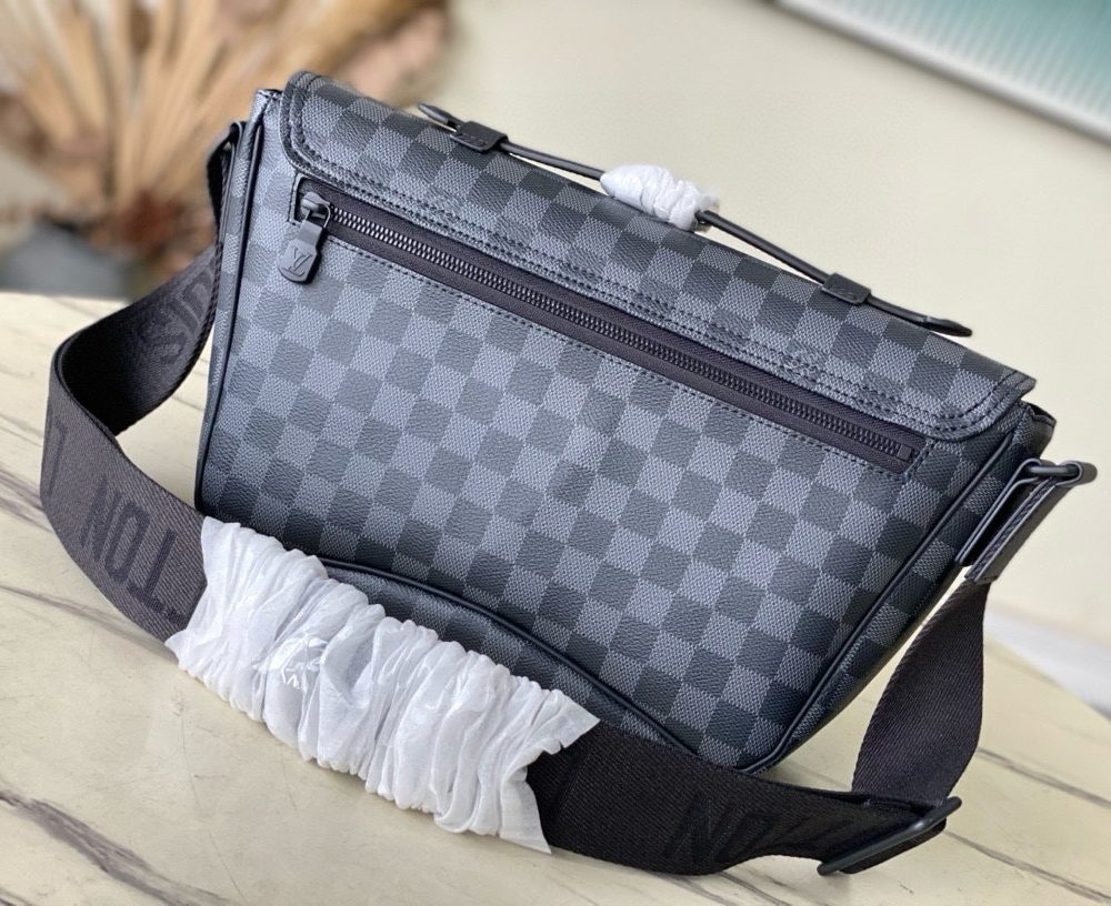 [REP 1:1] Louis Vuitton Monogram Eclipse Montsouris Messenger Shoulder Unique Bag For Women M46685 2 - 34cm