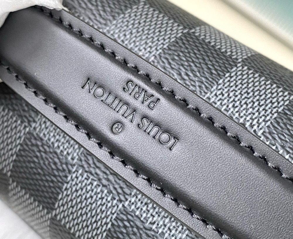 [REP 1:1] Louis Vuitton Monogram Eclipse Montsouris Messenger Shoulder Unique Bag For Women M46685 2 - 34cm