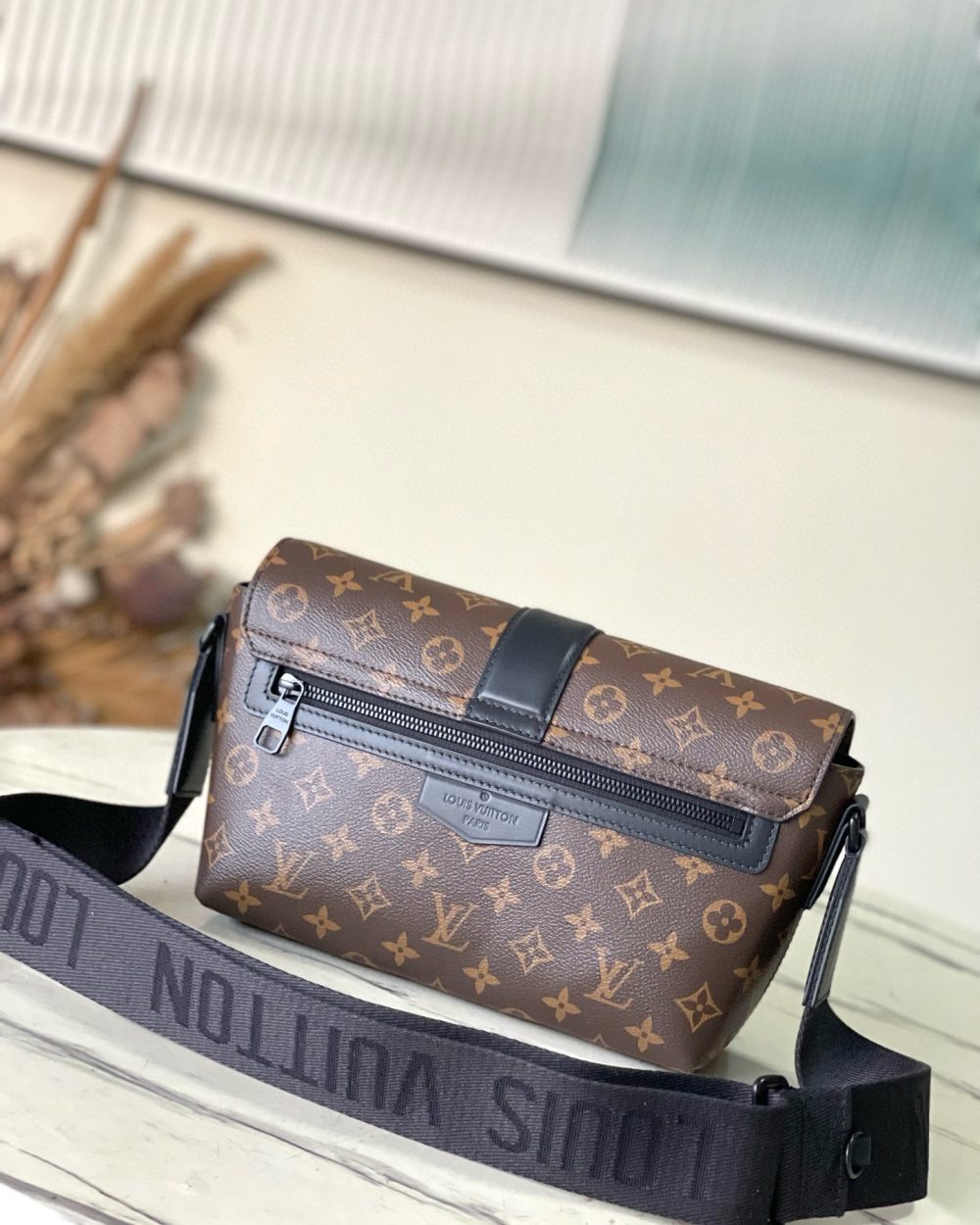 [REP 1:1] Louis Vuitton S Cape Messenger Monogram Eclipse Unique Bag For Unisex M46794 3 - 28cm