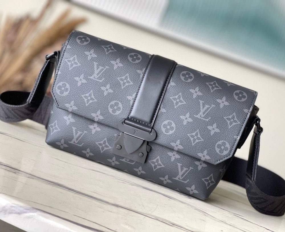[REP 1:1] Louis Vuitton S Cape Messenger Monogram Eclipse Unique Bag For Women M46794 2 - 28cm