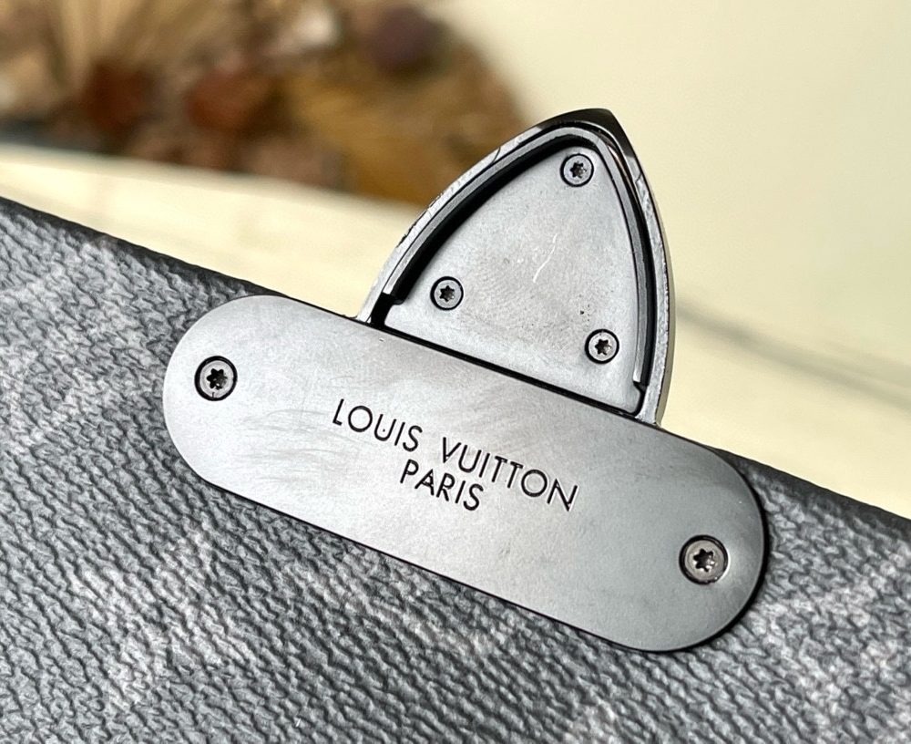 [REP 1:1] Louis Vuitton S Cape Messenger Monogram Eclipse Unique Bag For Women M46794 2 - 28cm