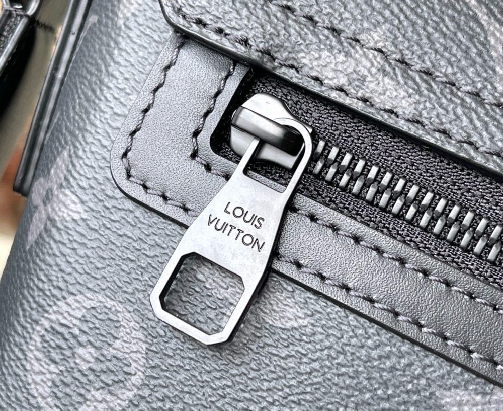 [REP 1:1] Louis Vuitton S Cape Messenger Monogram Eclipse Unique Bag For Women M46794 2 - 28cm