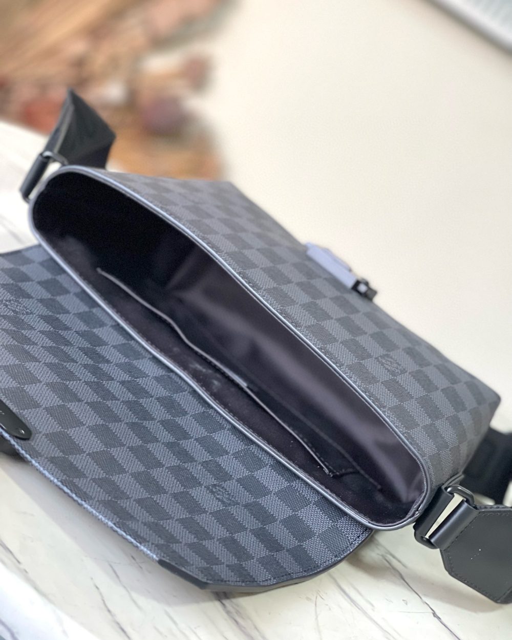 [REP 1:1] Louis Vuitton S Cape Messenger Monogram Eclipse Unique Bag For Women M46794 - 28cm