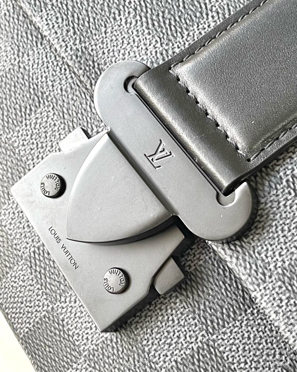 [REP 1:1] Louis Vuitton S Cape Messenger Monogram Eclipse Unique Bag For Women M46794 - 28cm