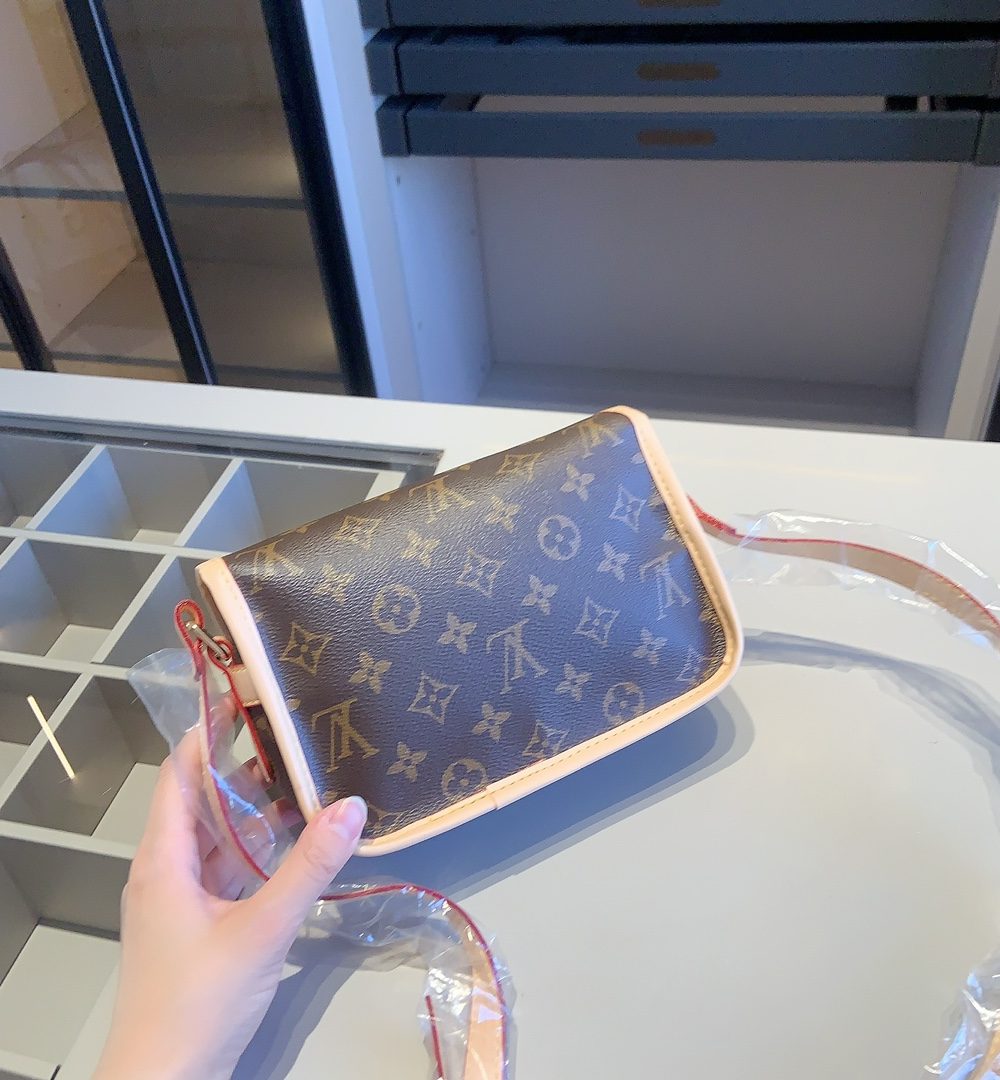 MN-LV031 - Louis Vuitton Mini Bag