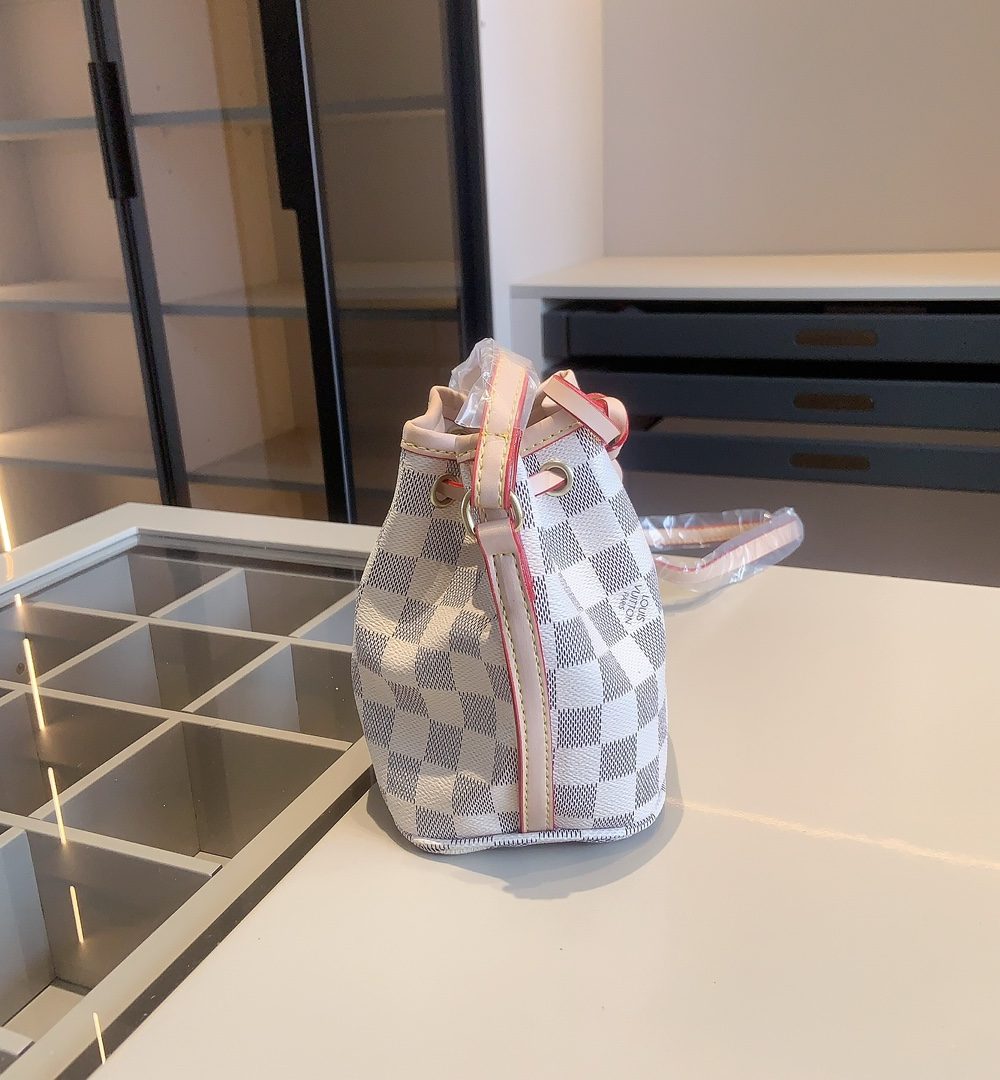 MN-LV011 - Louis Vuitton Mini Bag