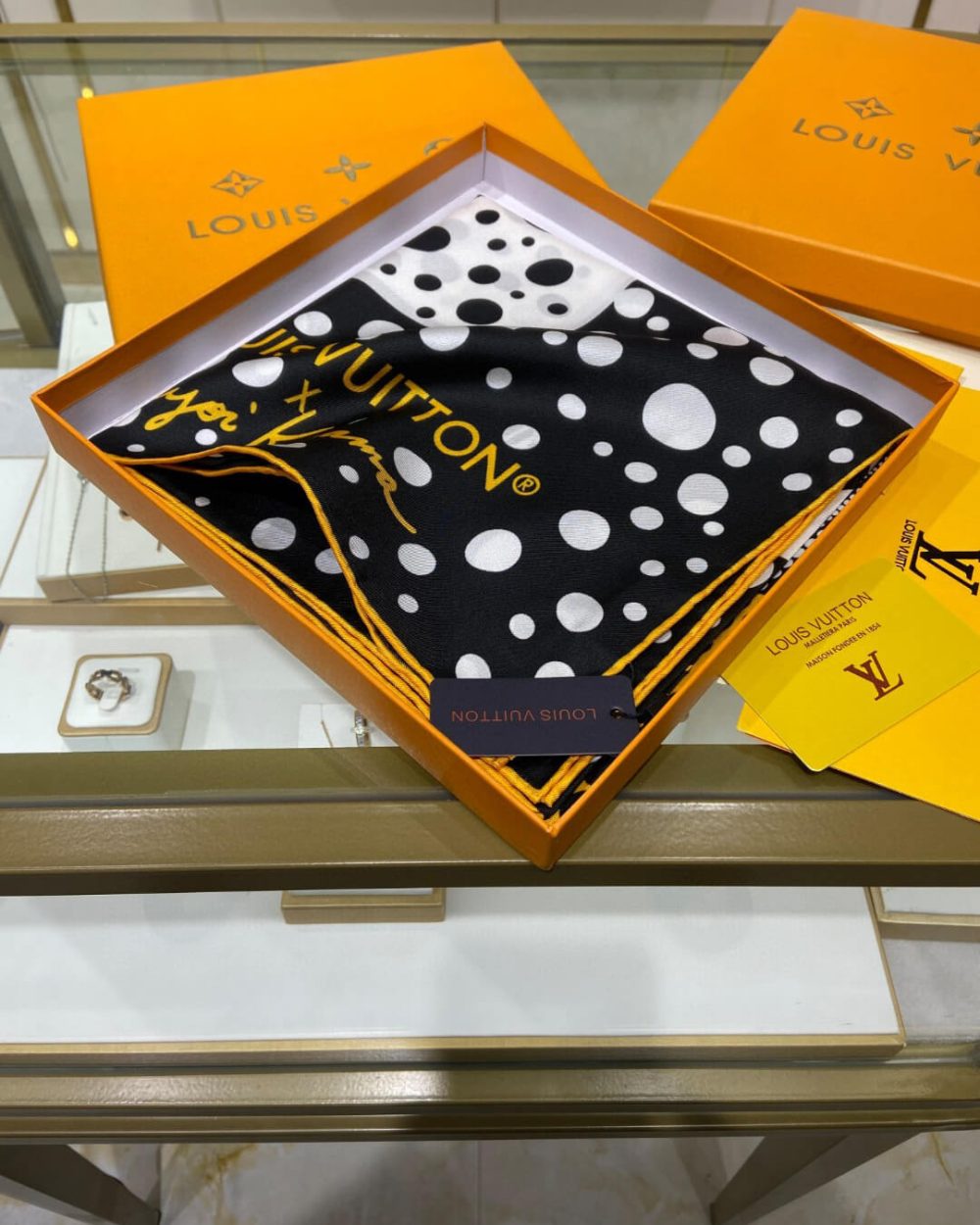 570794 Louis Vuitton Square 90 Silk Scarves
