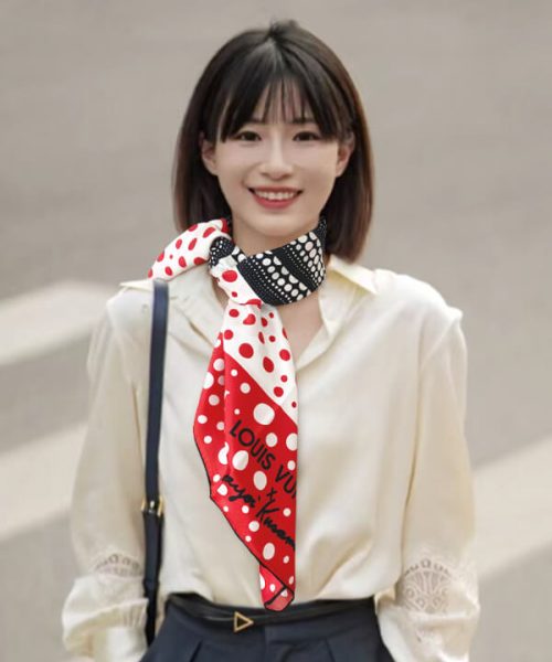 570795 Louis Vuitton Square 90 Silk Scarves