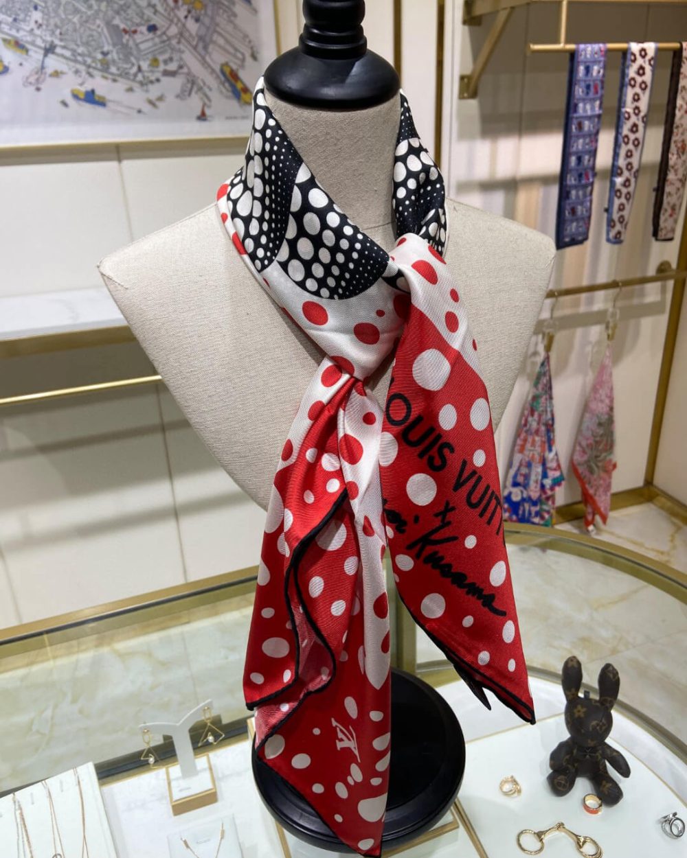 570795 Louis Vuitton Square 90 Silk Scarves
