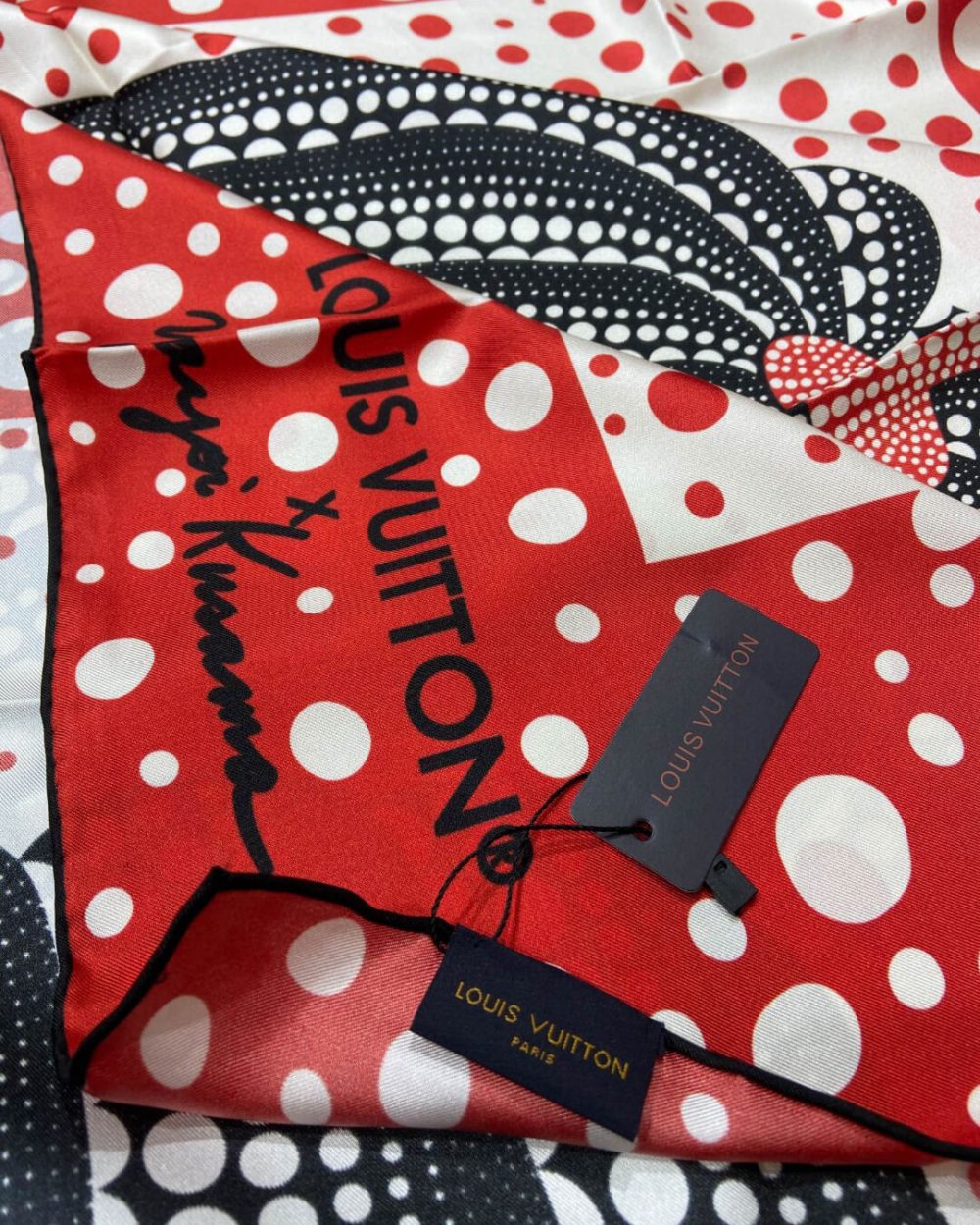 570795 Louis Vuitton Square 90 Silk Scarves