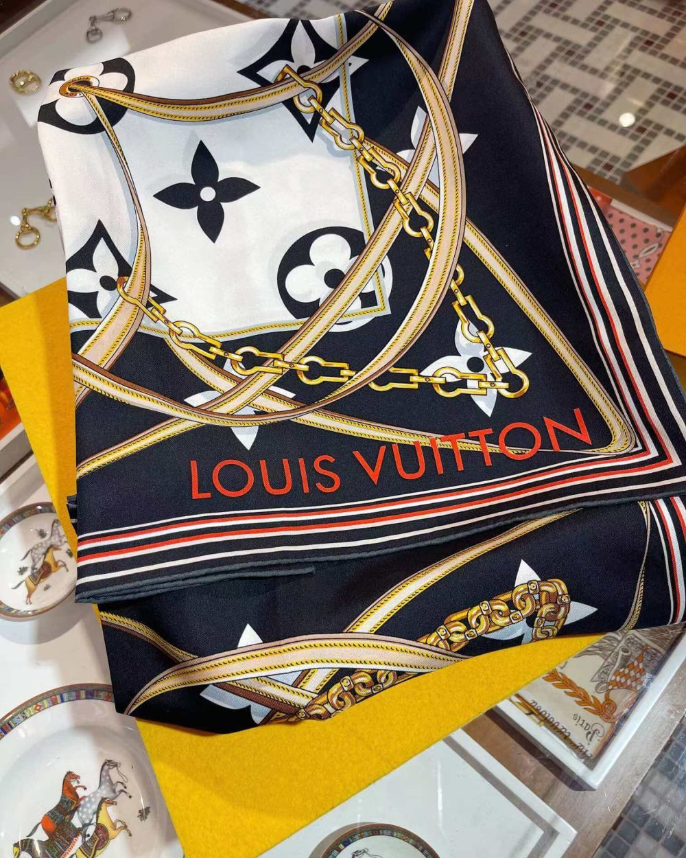 M76649 Ultimate Monogram Square