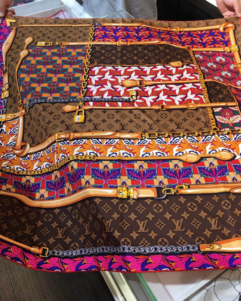 570771 Louis Vuitton Square 90 Silk Scarves