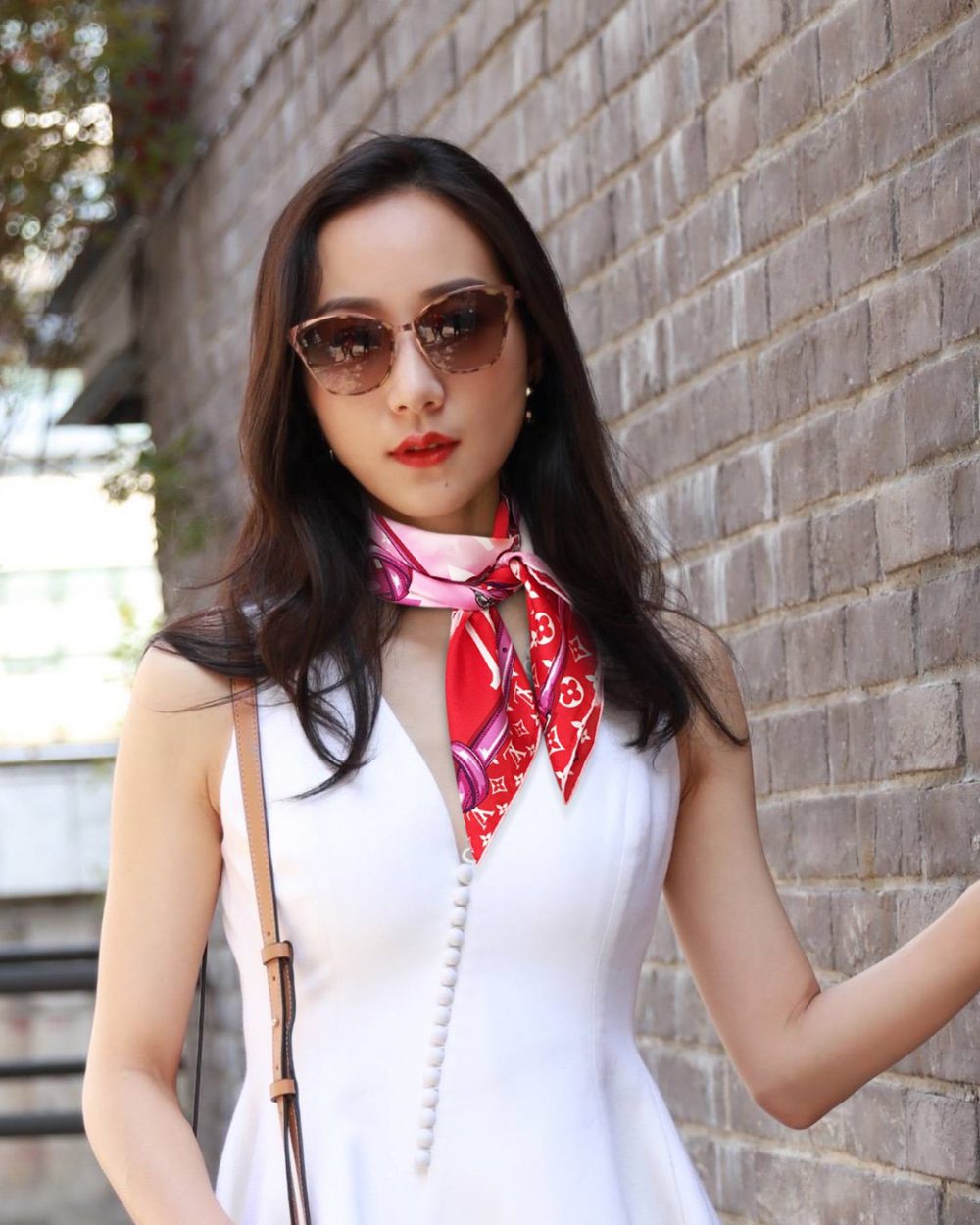 M76132 LV Escale Confidential Square