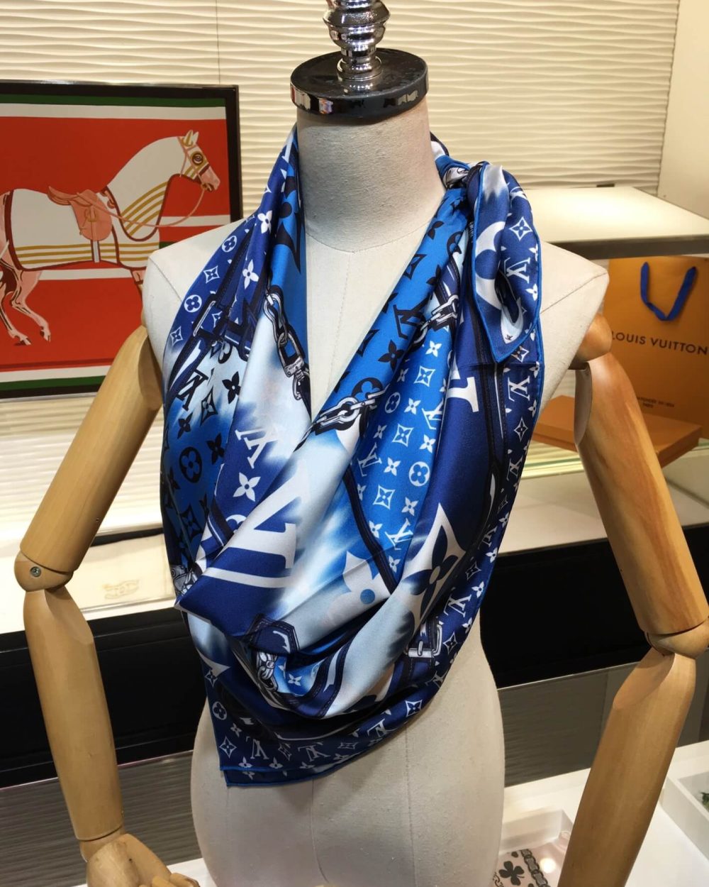 M76131 LV Escale Confidential Square