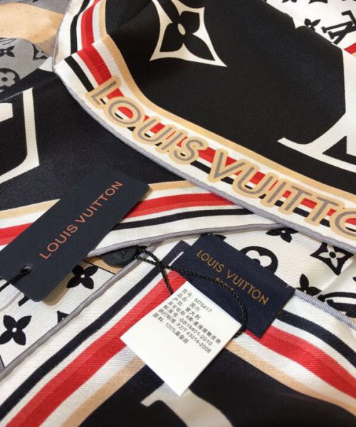 570756 Louis Vuitton Square 90 Silk Scarves