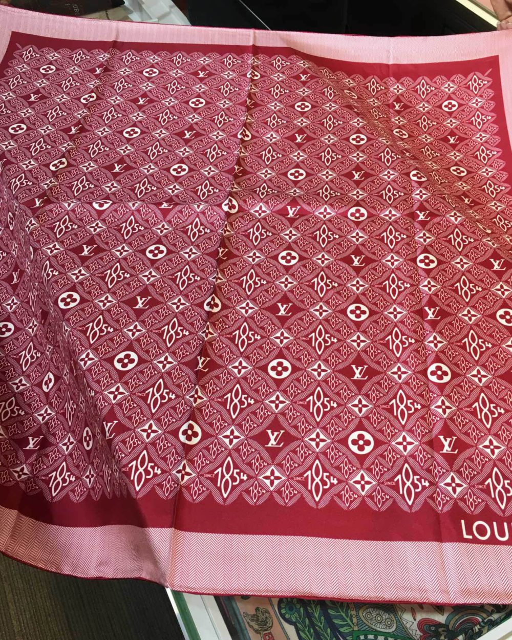 570825 Louis Vuitton Square 90 Silk Scarves