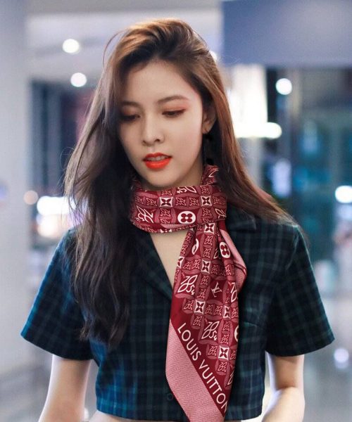 570825 Louis Vuitton Square 90 Silk Scarves