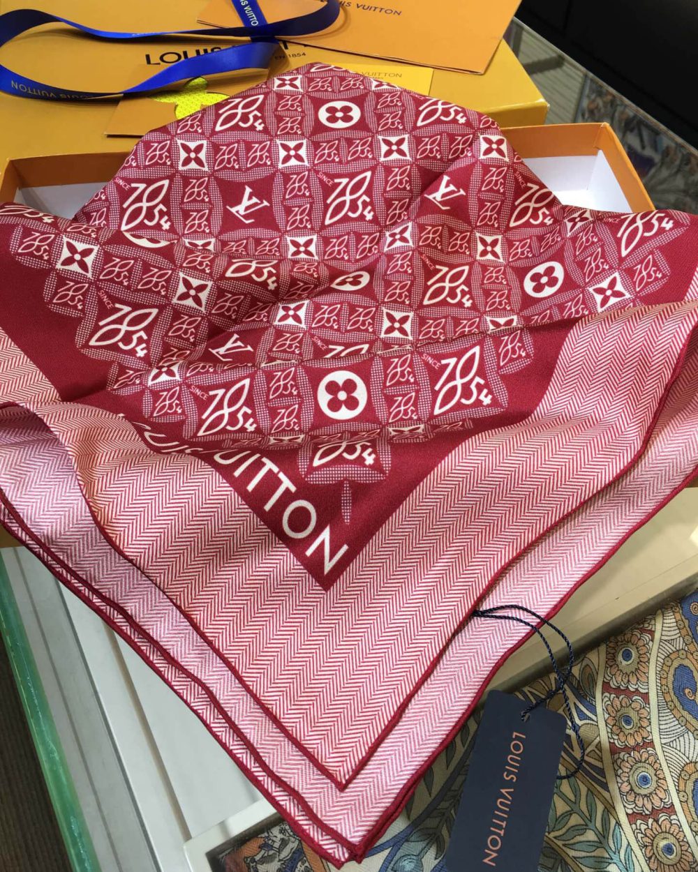 570825 Louis Vuitton Square 90 Silk Scarves