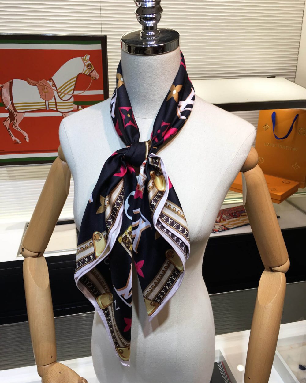 570821 Louis Vuitton Square 90 Silk Scarves