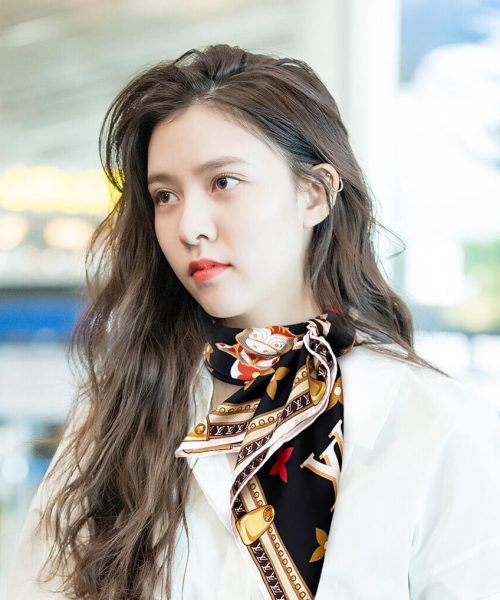 570821 Louis Vuitton Square 90 Silk Scarves