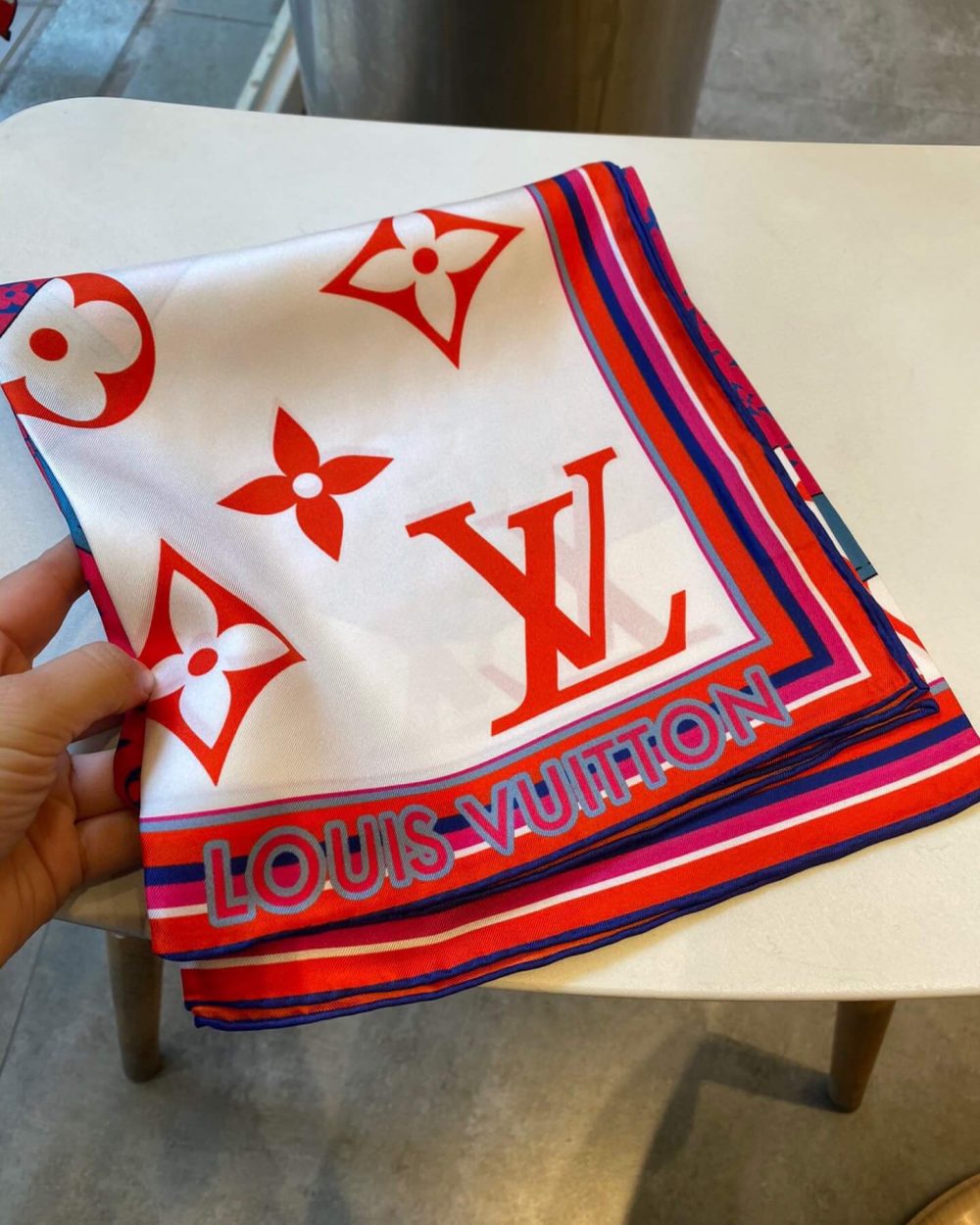 570759 Louis Vuitton Square 90 Silk Scarves