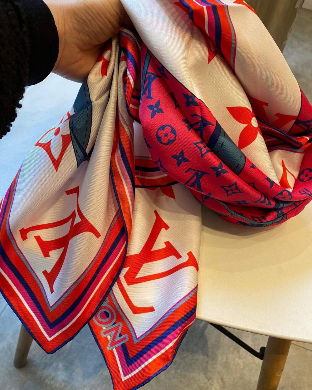 570759 Louis Vuitton Square 90 Silk Scarves