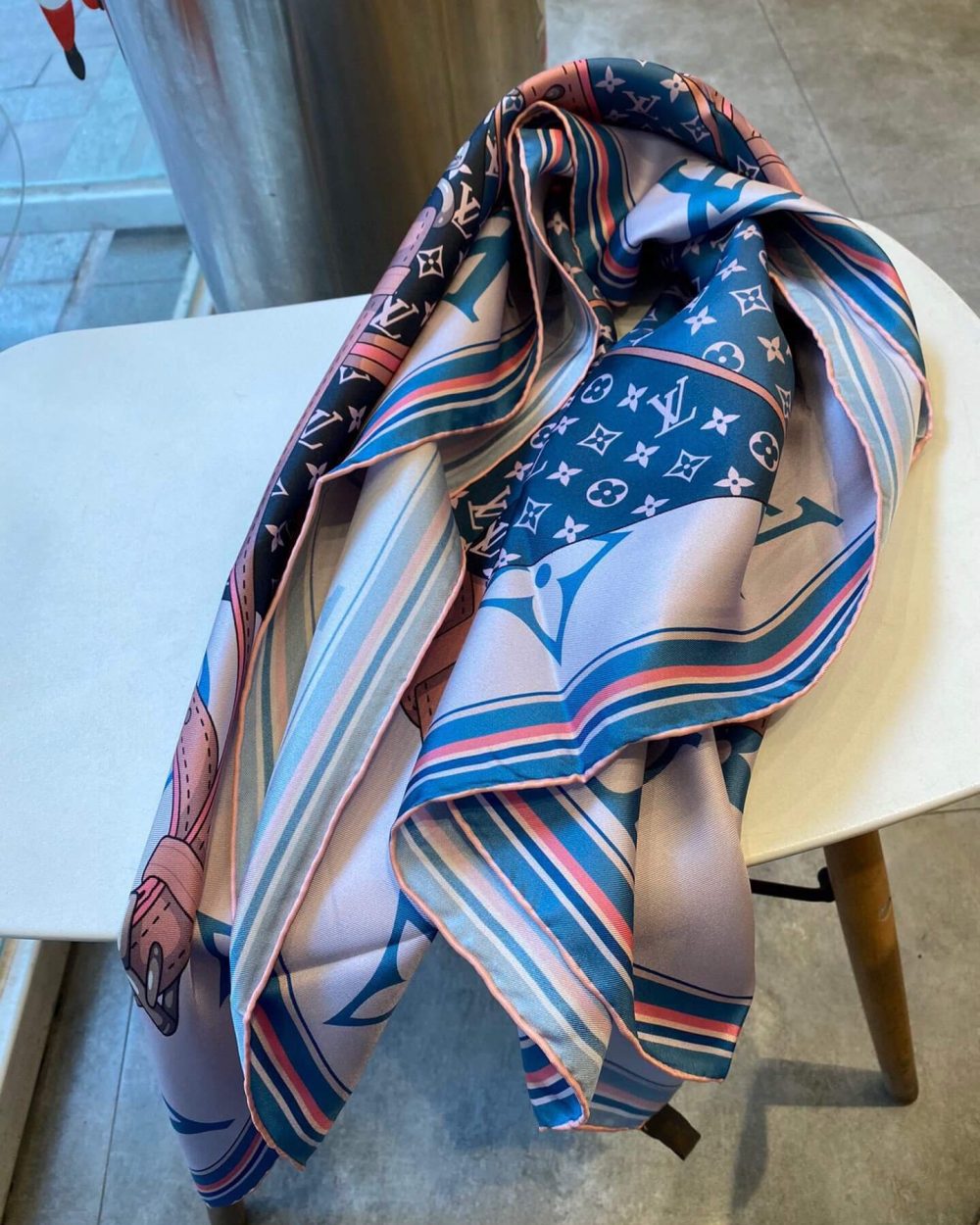 570758 Louis Vuitton Square 90 Silk Scarves