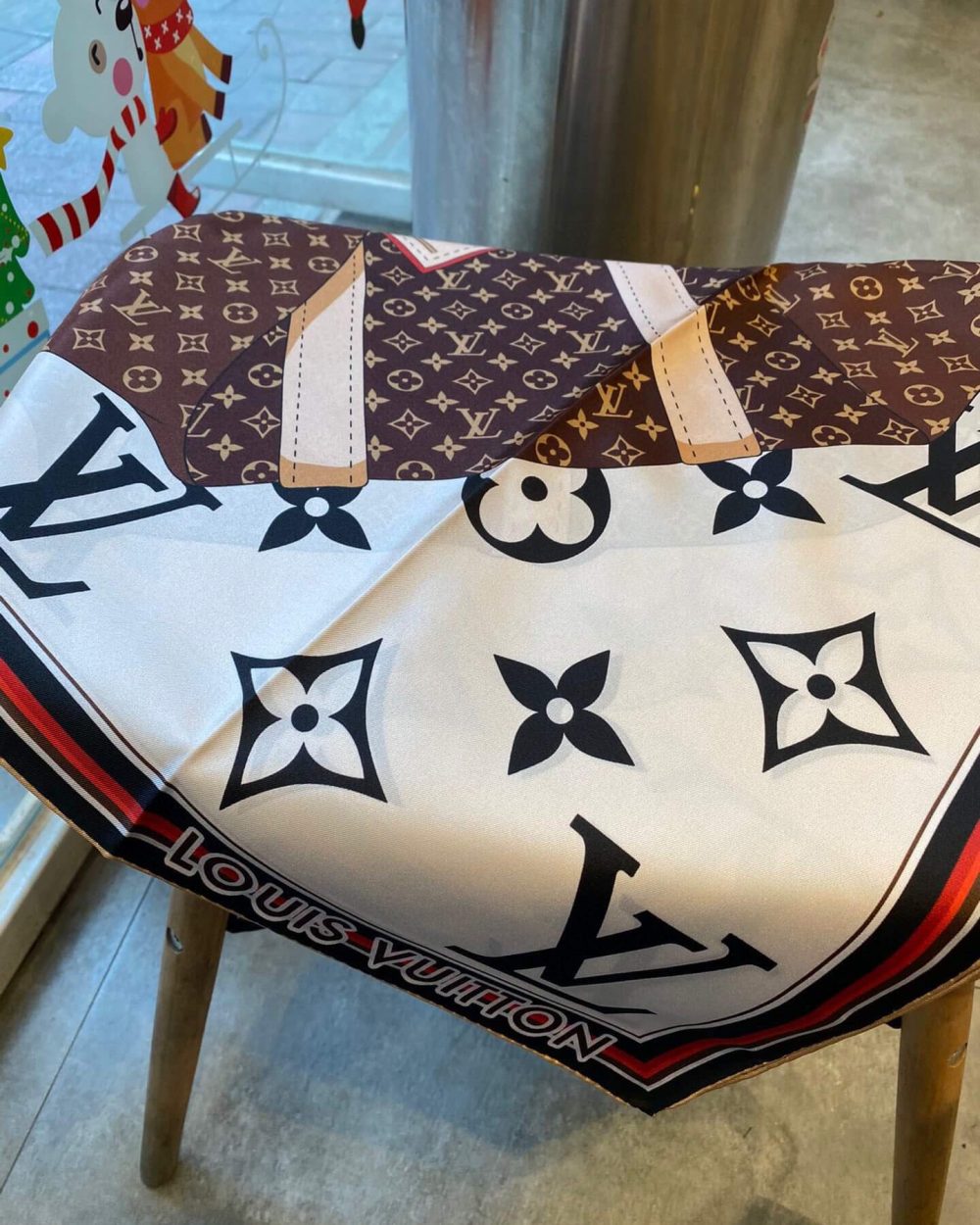 570757 Louis Vuitton Square 90 Silk Scarves