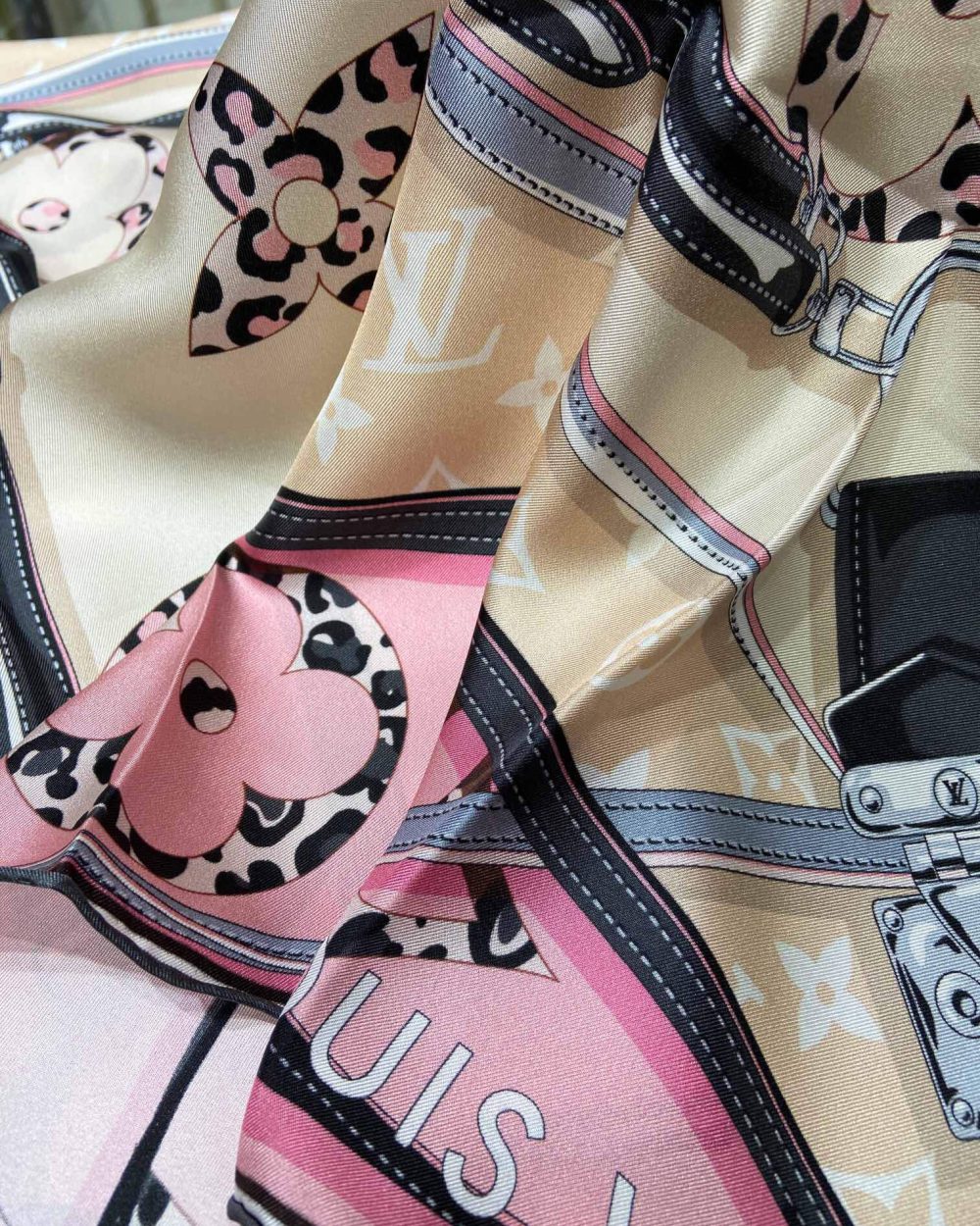 570735 Louis Vuitton Square 90 Silk Scarves