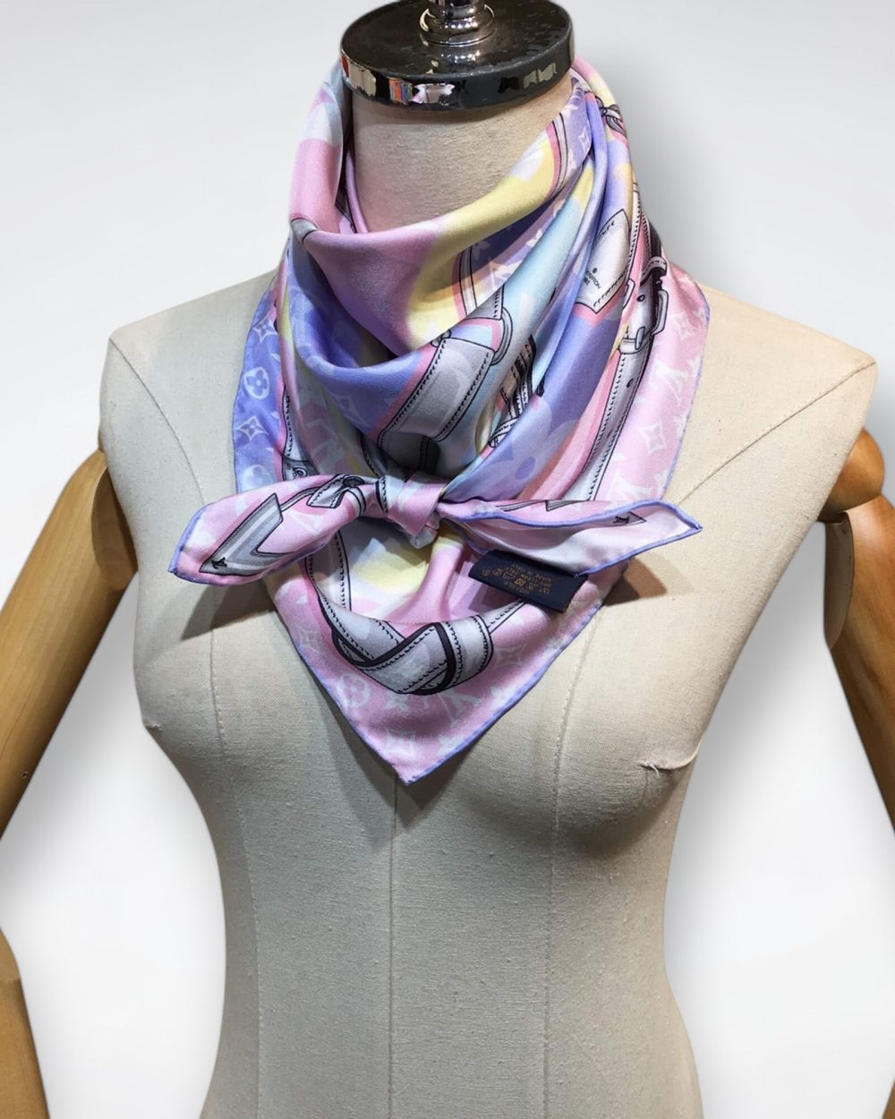 570828 Louis Vuitton Square 90 Silk Scarves