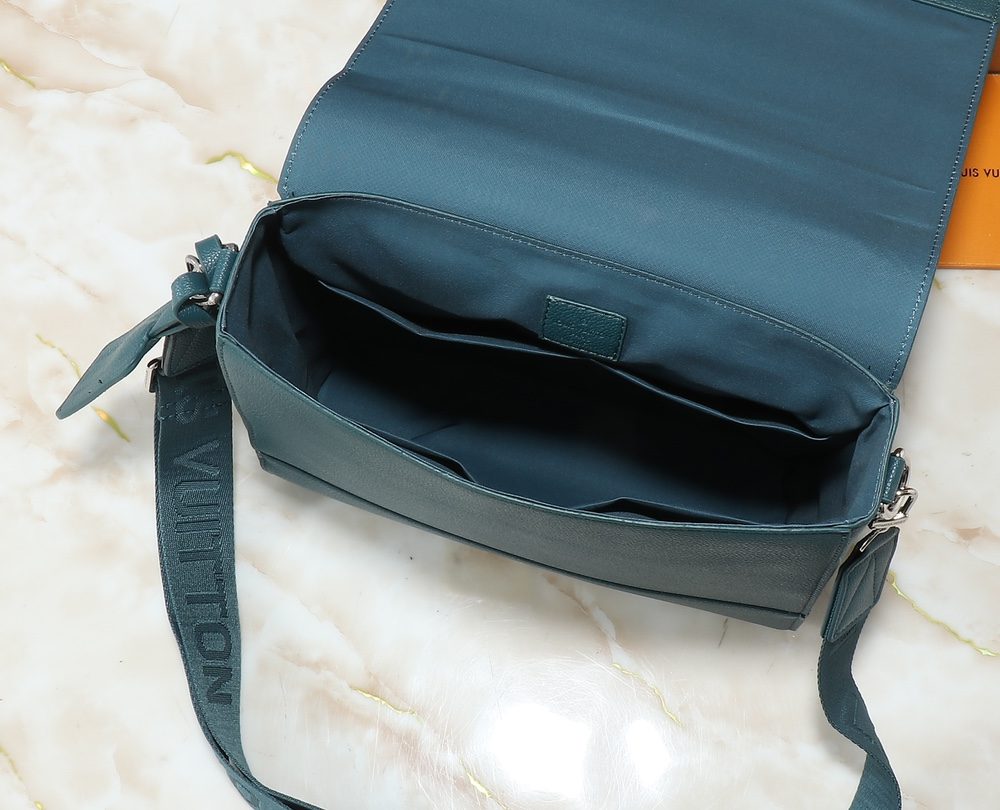 1:1 Replica Louis Vuitton LV Takeoff Messenger LV Aerogram Luxury Bag For Women M23709 - 28 cm