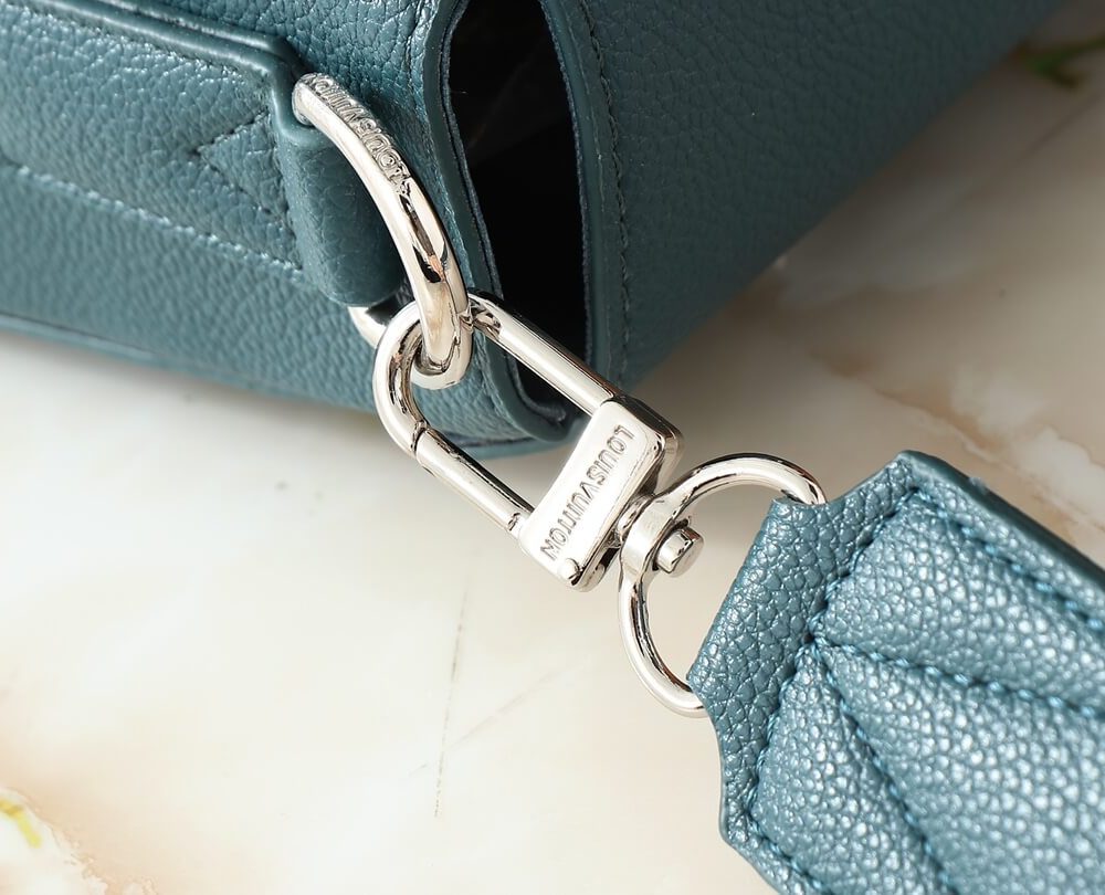 1:1 Replica Louis Vuitton LV Takeoff Messenger LV Aerogram Luxury Bag For Women M23709 - 28 cm