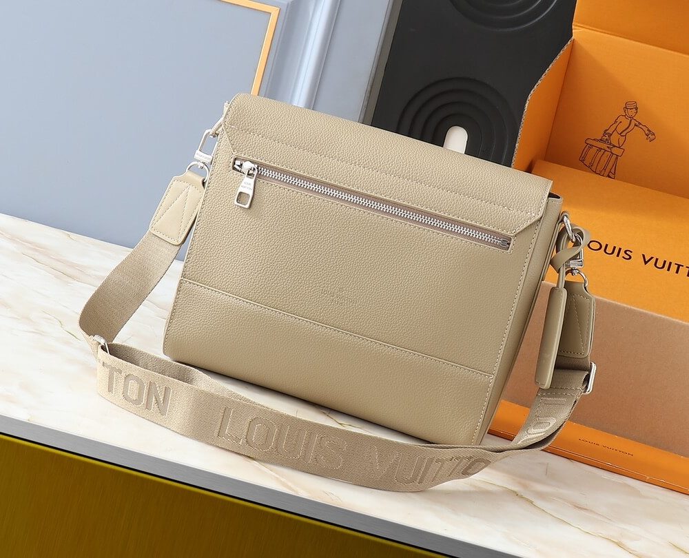 1:1 Replica Louis Vuitton LV Takeoff Messenger LV Aerogram Luxury Bag For Women M22505 - 28 cm