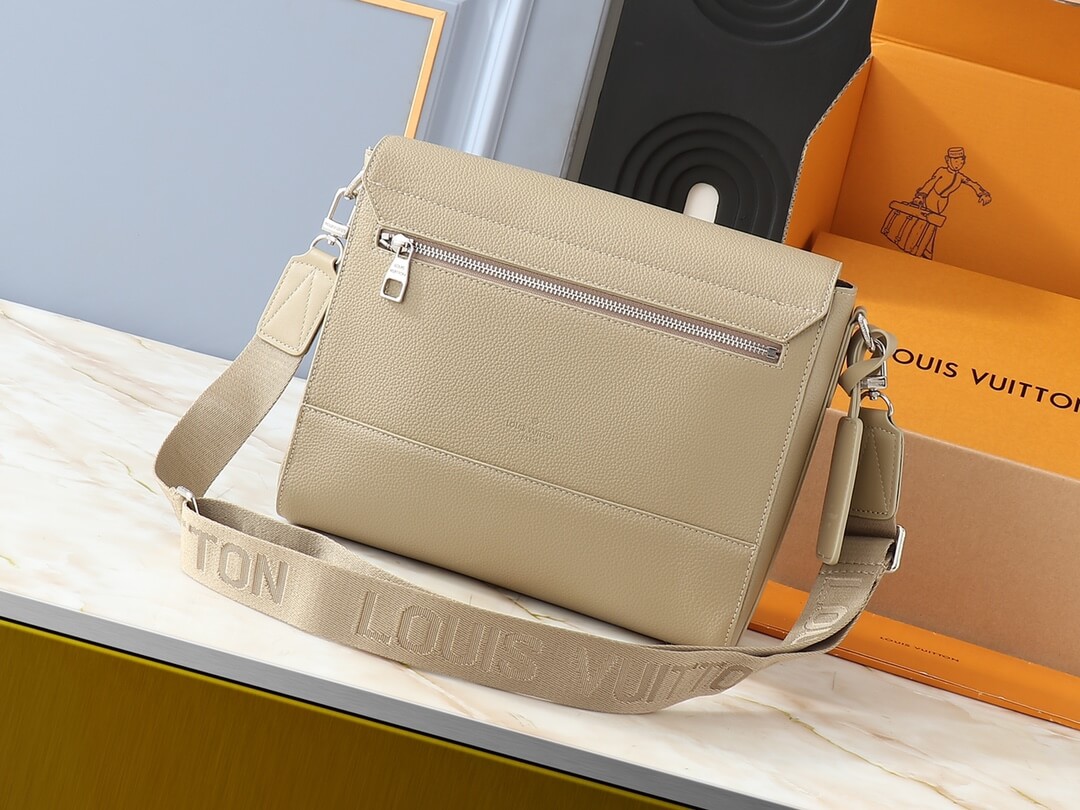 1:1 Replica Louis Vuitton LV Takeoff Messenger LV Aerogram Luxury Bag For Women M22505 - 28 cm - Image 4