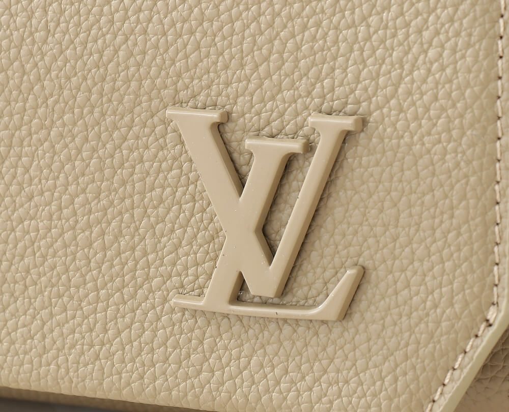 1:1 Replica Louis Vuitton LV Takeoff Messenger LV Aerogram Luxury Bag For Women M22505 - 28 cm