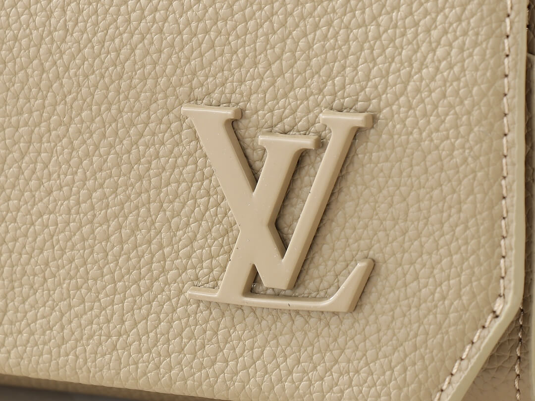 1:1 Replica Louis Vuitton LV Takeoff Messenger LV Aerogram Luxury Bag For Women M22505 - 28 cm - Image 6