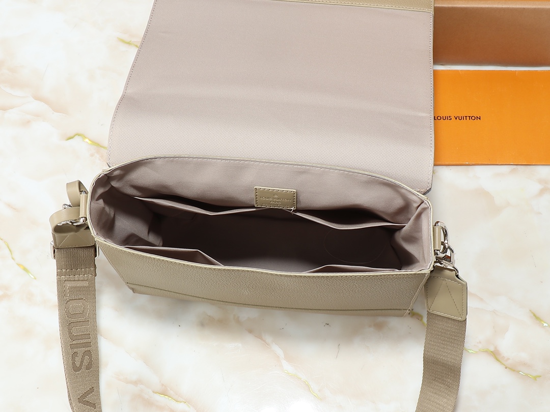 1:1 Replica Louis Vuitton LV Takeoff Messenger LV Aerogram Luxury Bag For Women M22505 - 28 cm - Image 7