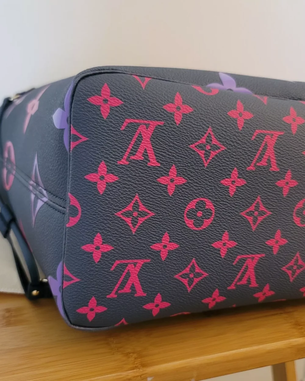 1:1 Replica Louis Vuitton LV Midnight Fuschia Neverfull MM Monogram Luxury Bag For Women - 31cm/ 12.3in