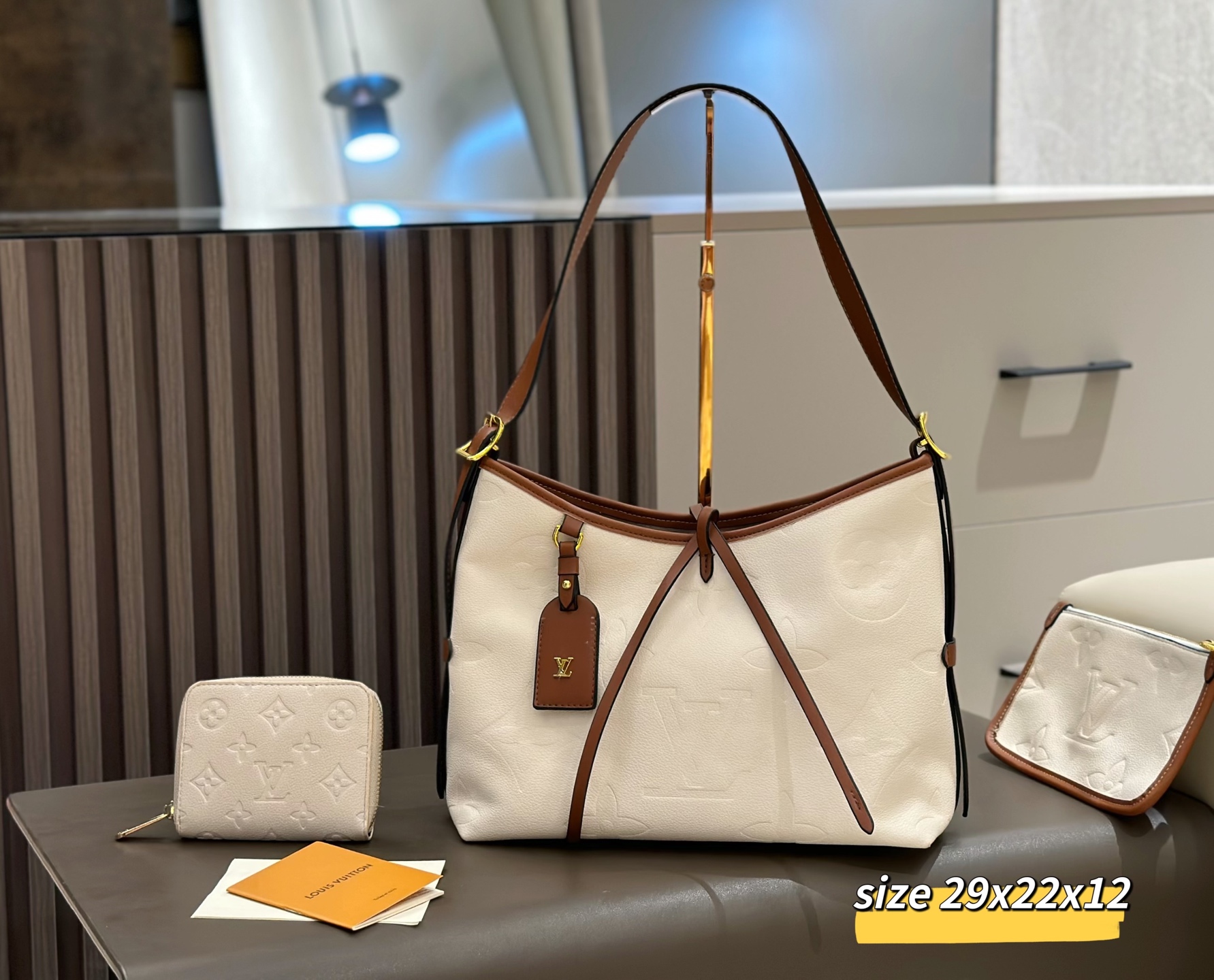 DBS-LC1021- CarryAll PM Handbag Deal - Image 2