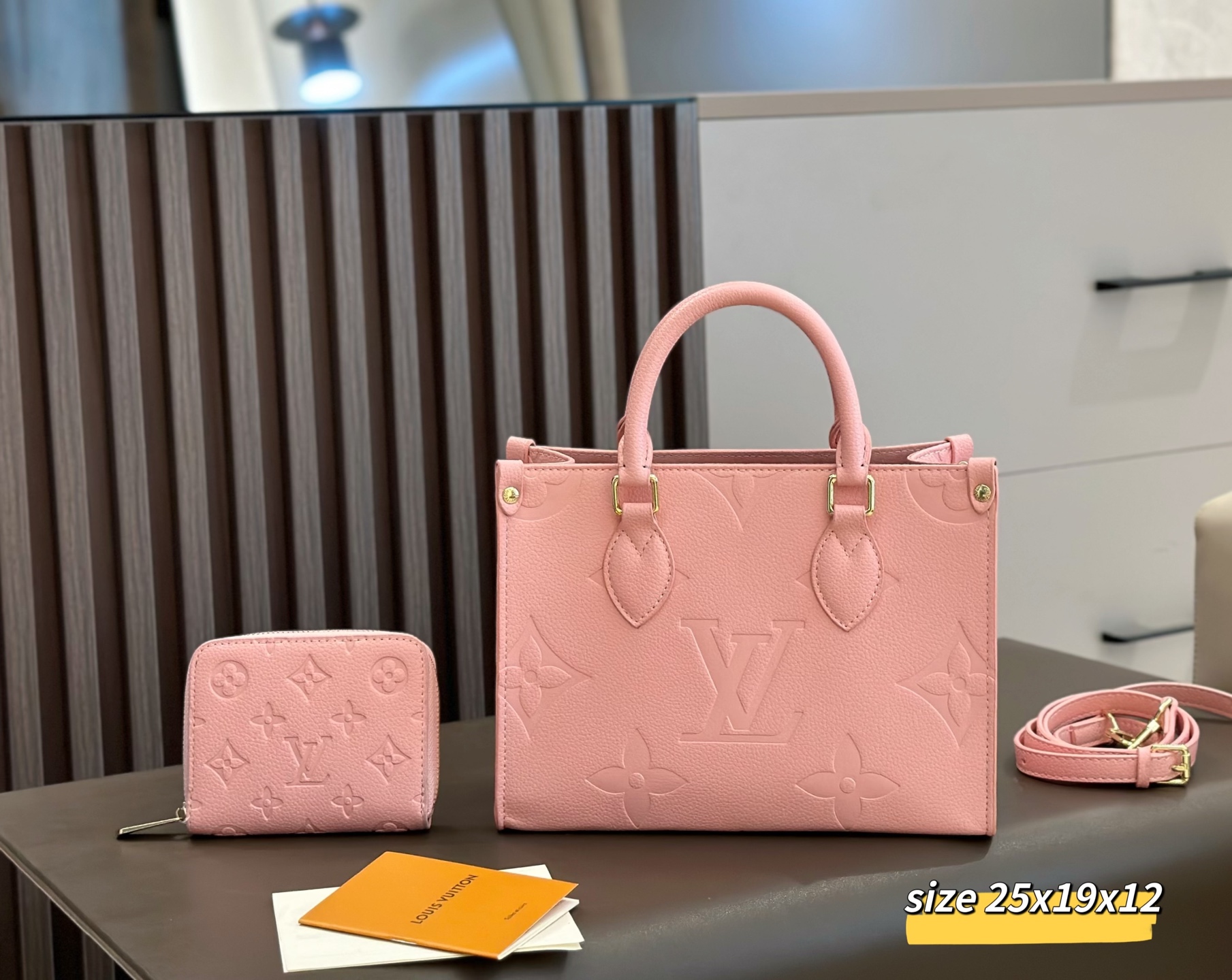 DBS-LC1040 - Onthego PM Handbag Deal - Image 2