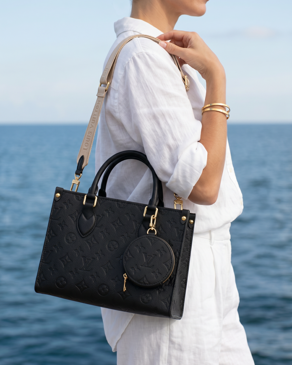 DBS-LC1032 - Onthego PM Handbag Deal