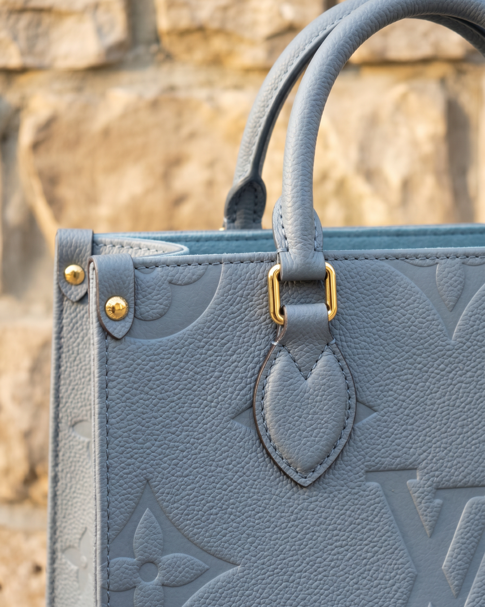 DBS-LC1037 - Onthego PM Handbag Deal