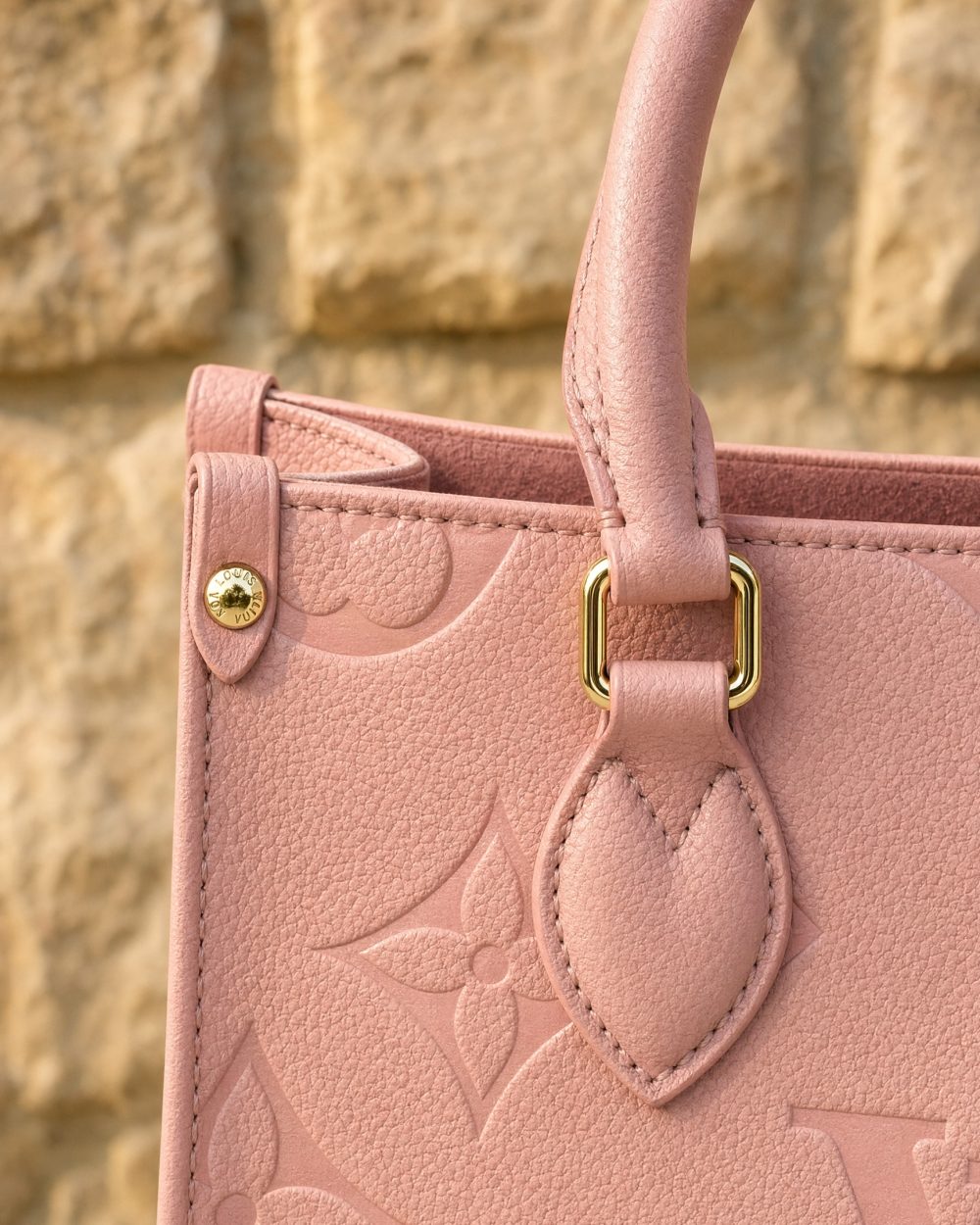 DBS-LC1040 - Onthego PM Handbag Deal