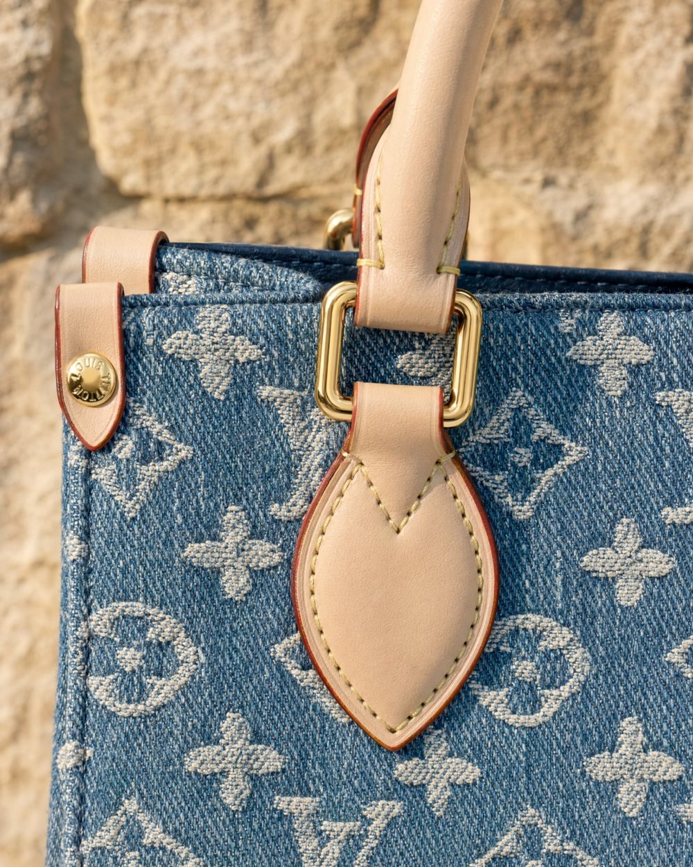 DBS-LC1041 - Onthego PM Handbag Deal