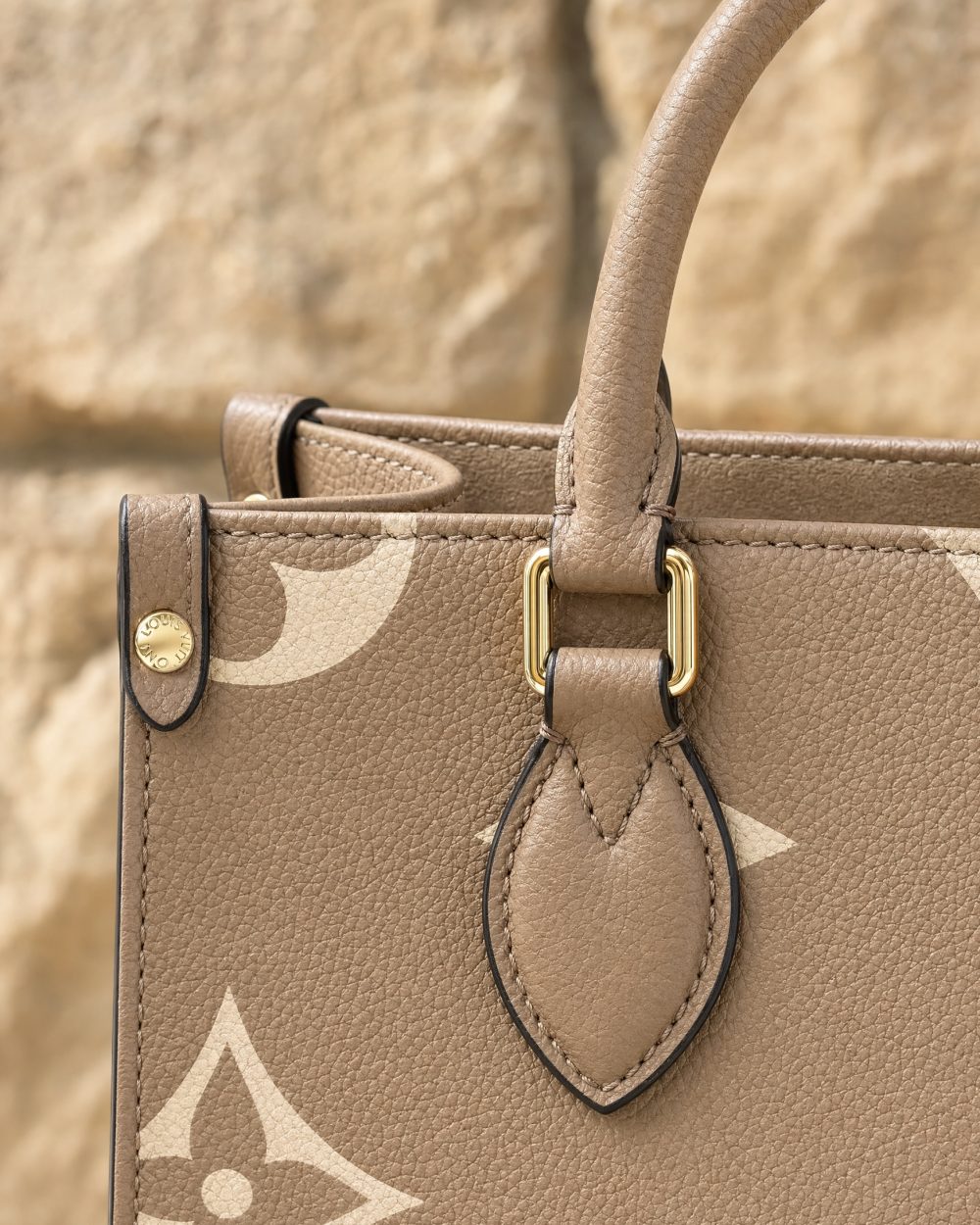 DBS-LC1043 - Onthego PM Handbag Deal