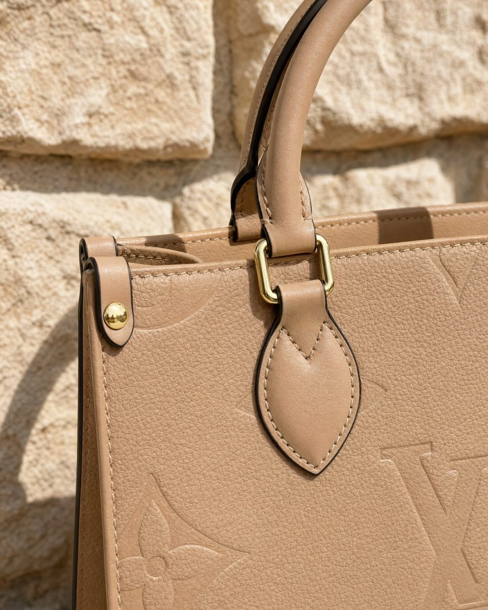 DBS-LC1044 - Onthego PM Handbag Deal