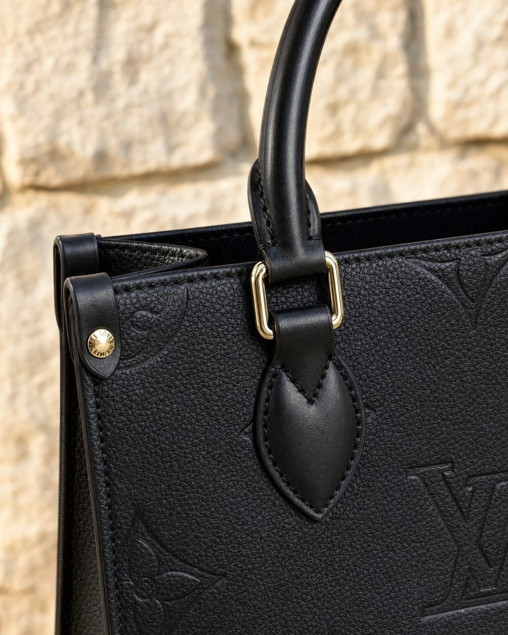 DBS-LC1045 - Onthego PM Handbag Deal