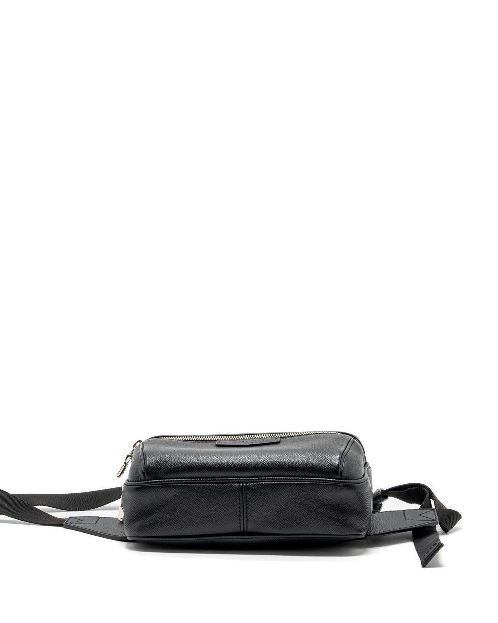 AAA Replica Louis Vuitton LV TAIGA BUM BAG OUTDOOR LEATHER BLACK SHW